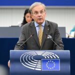 Șerban Dimitrie Sturdza susținând un discurs în plenul Parlamentului European.