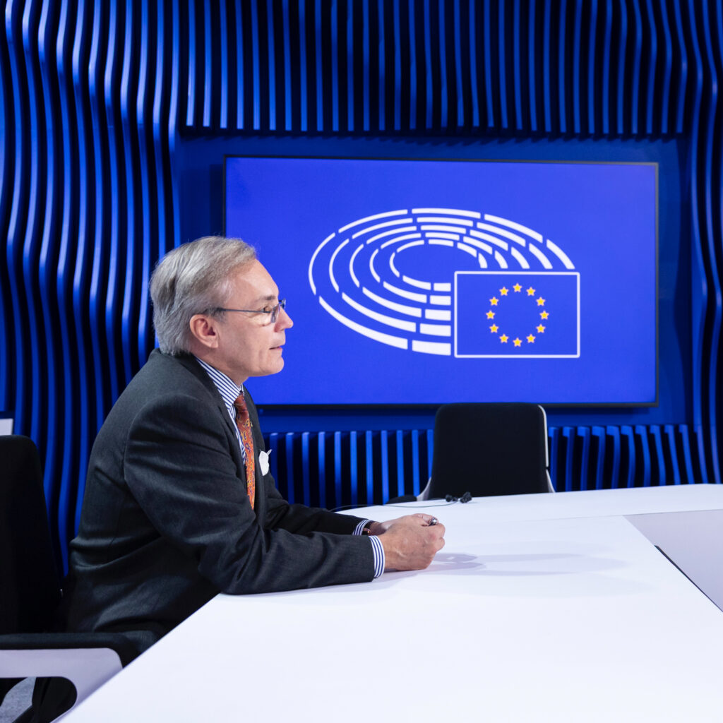 Şerban Dimitrie STURDZA de profil în Parlamentul European de la Bruxelles.
Articolul Mame Purtătoare, Mame Surogat